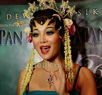 Gara-gara sangat menghayati perannya sebagai Nyi Roro Kidul, Fifie pun kini jadi suka memakai baju berwarna hijau. Asep/detiKHOT.