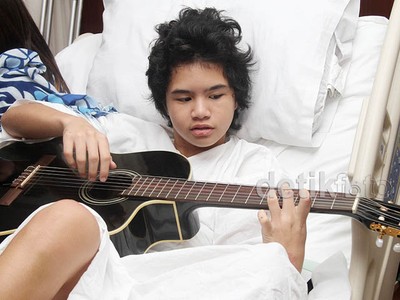 Dul Sudah Bisa Main Gitar