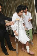 Dul Berjalan dengan Tongkat