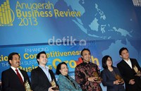 Garuda Indonesia berhasil meraih dua penghargaan sekaligus sebagai corporate communication terbaik.
