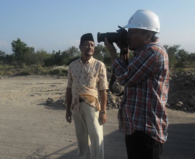 Bupati Santri Ini Hobi Jeprat-jepret