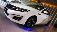 Tampilan luar All New Optima dengan desain tiger nose khas KIA pada grille depan yang sporty dipadu dengan head lamp yang dilengkapi dengan daytime running light (DRL), projection lamp, static bending lights membuat pabrikan yang satu ini tidak bisa dianggap enteng.