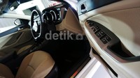 Interior All New Optima didominasi perpaduan warna beige dan hitam.