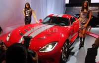 Bagian interior mobil ini tersedia layar informasi 7 inci. Di konsol tengah, tersedia layar multimedia 8,4 inci Uconnect yang menampilkan performa kendaraan, dimana pengemudi dapat mencatat setiap ekselerasi mobil.