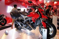 Di Indonesia, Ducati Hyperstrada dibanderol Rp 350 juta on the road Jakarta, plus box sebesar 16 liter.