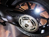 Ducati Hyperstrada diperkuat disc brake depan belakang dan disokong sistem pengereman ABS.