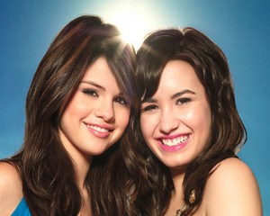 Demi Peran, Selena Gomez dan Demi Lovato Bertengkar