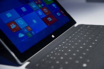 Menariknya, Surface 2 juga bakal ditawarkan dalam 2 pilihan sistem operasi yakni Windows 8.1 dan Windows 8.1 RT.