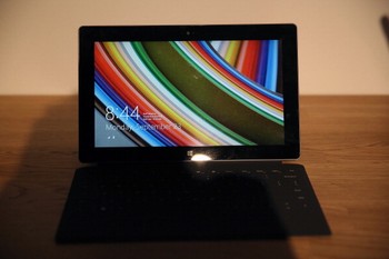 Mengenai harganya,  Surface 2 yang telah membuka keran pre-order tersebut ditawarkan oleh Microsoft mulai dari USD 450 atau sekitar Rp 5,1 jutaan.