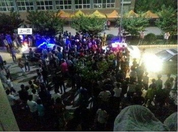 Diperkirakan insiden ini terjadi setelah merayakan Festival Pertengahan Musim Gugur China. Beberapa dari mereka asyik minum-munim sampai mabuk, sehingga terjadilah insiden perkelahian ini. (kredit foto: My Drivers)