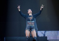 Penyanyi peraih empat penghargaan Grammy Awards ini mengajak para penonton untuk bernyanyi bersama. Stefan Gosatti/Getty Images.