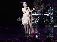 Andien tampak manis dengan kostum serba pink. Gus Mun/detikHOT.