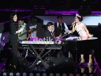 Aksi kolaborasi Andien dan Raisa dengan Yovie Widianto. Gus Mun/detikHOT.