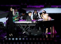 Penyanyi bersuara merdu Raisa dan Andien berkolaborasi. Gus Mun/detikHOT.