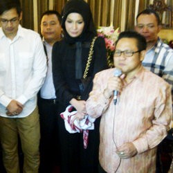 Ultah ke-47, Cak Imin Dapat Kejutan dari Para Artis