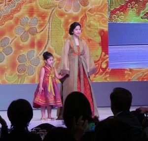 Berbatik, Annisa Pohan dan Aira Meriahkan Perayaan 40 Tahun RI-Korsel di Seoul