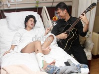 Ahmad Dhani menghibur Dul. Gus Mun/detikHOT.