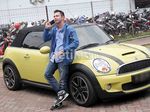 Raffi Ahmad dan Mobil Mini Cooper Kuningnya