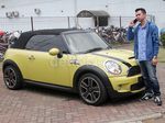 Raffi Ahmad dan Mobil Mini Cooper Kuningnya