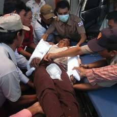 Terlilit Rol Mesin Selep Limbah Kayu, Dua Tangan Pekerja Patah