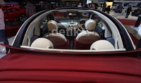 Di Indonesia, 500C Convertible dan 500 Sunroof dibanderol Rp 300 jutaan.