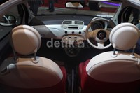 Fiat 500 menggendong mesin 1.4-liter inline-four yang bisa menyemburkan tenaga hingga 101 hp and dan memiliki torsi hingga 133 Nm. Dan hanya butuh waktu 9,8 detik untuk bisa berlari 0-100 km/jam.