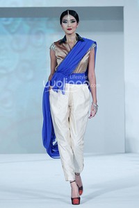 Jakarta, Indonesia - 23 September. Ikat Indonesia by Didiet Maulana. Fall/Winter 2013 Romansa Eksotika at Four Seasons Hotel. 23 September 2013. Jakarta. [Foto: Mohammad Abduh/Wolipop]