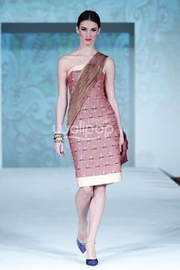 Jakarta, Indonesia - 23 September. Ikat Indonesia by Didiet Maulana. Fall/Winter 2013 Romansa Eksotika at Four Seasons Hotel. 23 September 2013. Jakarta. [Foto: Mohammad Abduh/Wolipop]