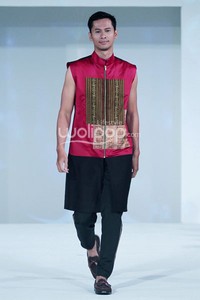 Jakarta, Indonesia - 23 September. Ikat Indonesia by Didiet Maulana. Fall/Winter 2013 Romansa Eksotika at Four Seasons Hotel. 23 September 2013. Jakarta. [Foto: Mohammad Abduh/Wolipop]