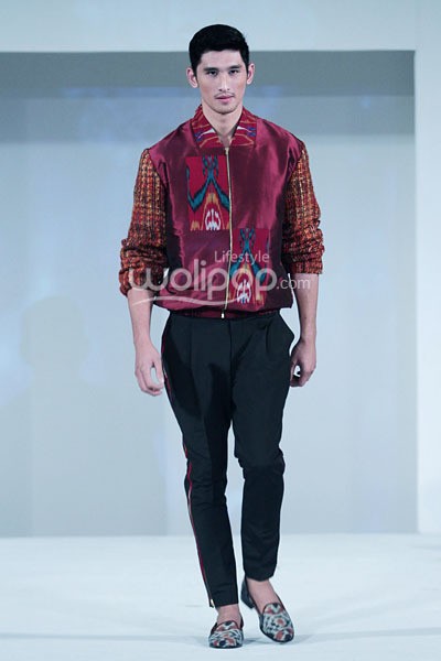 Jakarta, Indonesia - 23 September. Ikat Indonesia by Didiet Maulana. Fall/Winter 2013 Romansa Eksotika at Four Seasons Hotel. 23 September 2013. Jakarta. [Foto: Mohammad Abduh/Wolipop]