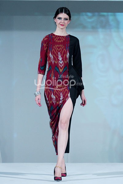 Jakarta, Indonesia - 23 September. Ikat Indonesia by Didiet Maulana. Fall/Winter 2013 Romansa Eksotika at Four Seasons Hotel. 23 September 2013. Jakarta. [Foto: Mohammad Abduh/Wolipop]