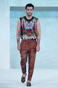 Jakarta, Indonesia - 23 September. Ikat Indonesia by Didiet Maulana. Fall/Winter 2013 Romansa Eksotika at Four Seasons Hotel. 23 September 2013. Jakarta. [Foto: Mohammad Abduh/Wolipop]