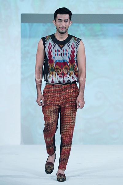 Jakarta, Indonesia - 23 September. Ikat Indonesia by Didiet Maulana. Fall/Winter 2013 Romansa Eksotika at Four Seasons Hotel. 23 September 2013. Jakarta. [Foto: Mohammad Abduh/Wolipop]