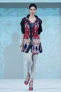 Jakarta, Indonesia - 23 September. Ikat Indonesia by Didiet Maulana. Fall/Winter 2013 Romansa Eksotika at Four Seasons Hotel. 23 September 2013. Jakarta. [Foto: Mohammad Abduh/Wolipop]