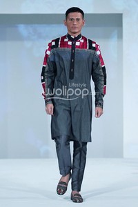 Jakarta, Indonesia - 23 September. Ikat Indonesia by Didiet Maulana. Fall/Winter 2013 Romansa Eksotika at Four Seasons Hotel. 23 September 2013. Jakarta. [Foto: Mohammad Abduh/Wolipop]