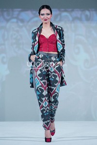 Jakarta, Indonesia - 23 September. Ikat Indonesia by Didiet Maulana. Fall/Winter 2013 Romansa Eksotika at Four Seasons Hotel. 23 September 2013. Jakarta. [Foto: Mohammad Abduh/Wolipop]