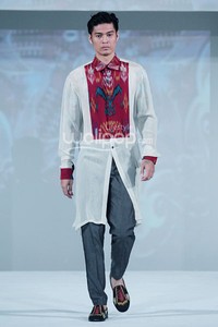 Jakarta, Indonesia - 23 September. Ikat Indonesia by Didiet Maulana. Fall/Winter 2013 Romansa Eksotika at Four Seasons Hotel. 23 September 2013. Jakarta. [Foto: Mohammad Abduh/Wolipop]