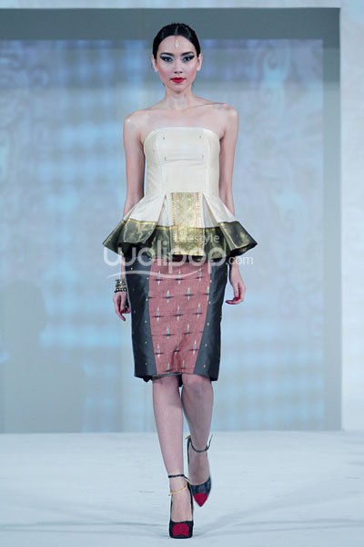 Jakarta, Indonesia - 23 September. Ikat Indonesia by Didiet Maulana. Fall/Winter 2013 Romansa Eksotika at Four Seasons Hotel. 23 September 2013. Jakarta. [Foto: Mohammad Abduh/Wolipop]