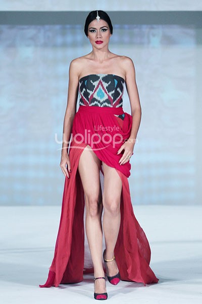 Jakarta, Indonesia - 23 September. Ikat Indonesia by Didiet Maulana. Fall/Winter 2013 Romansa Eksotika at Four Seasons Hotel. 23 September 2013. Jakarta. [Foto: Mohammad Abduh/Wolipop]