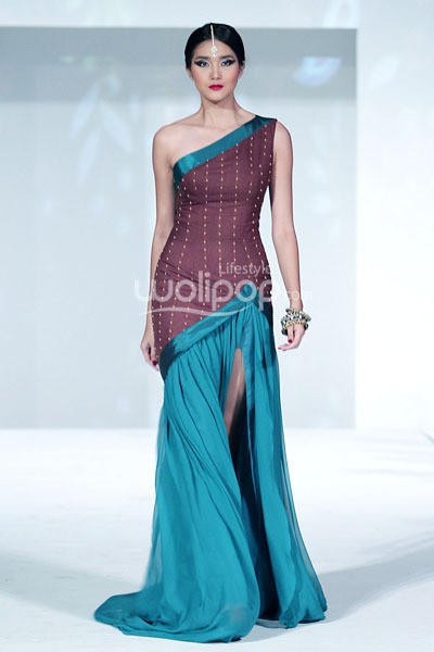 Jakarta, Indonesia - 23 September. Ikat Indonesia by Didiet Maulana. Fall/Winter 2013 Romansa Eksotika at Four Seasons Hotel. 23 September 2013. Jakarta. [Foto: Mohammad Abduh/Wolipop]