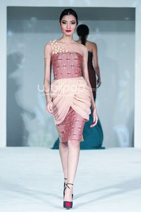 Jakarta, Indonesia - 23 September. Ikat Indonesia by Didiet Maulana. Fall/Winter 2013 Romansa Eksotika at Four Seasons Hotel. 23 September 2013. Jakarta. [Foto: Mohammad Abduh/Wolipop]