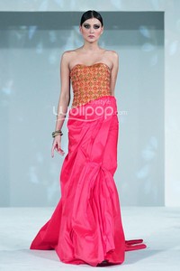 Jakarta, Indonesia - 23 September. Ikat Indonesia by Didiet Maulana. Fall/Winter 2013 Romansa Eksotika at Four Seasons Hotel. 23 September 2013. Jakarta. [Foto: Mohammad Abduh/Wolipop]