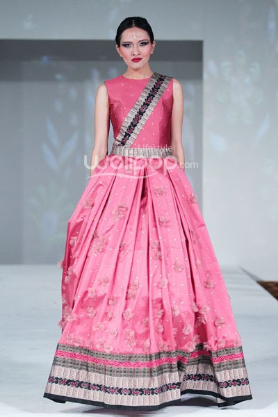 Jakarta, Indonesia - 23 September. Ikat Indonesia by Didiet Maulana. Fall/Winter 2013 Romansa Eksotika at Four Seasons Hotel. 23 September 2013. Jakarta. [Foto: Mohammad Abduh/Wolipop]