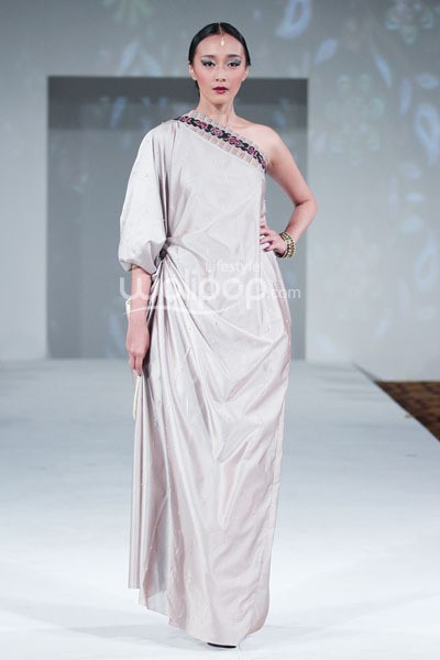 Jakarta, Indonesia - 23 September. Ikat Indonesia by Didiet Maulana. Fall/Winter 2013 Romansa Eksotika at Four Seasons Hotel. 23 September 2013. Jakarta. [Foto: Mohammad Abduh/Wolipop]