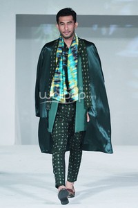 Jakarta, Indonesia - 23 September. Ikat Indonesia by Didiet Maulana. Fall/Winter 2013 Romansa Eksotika at Four Seasons Hotel. 23 September 2013. Jakarta. [Foto: Mohammad Abduh/Wolipop]