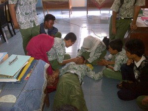 Belasan Siswi SMP di Pekanbaru Kesurupan