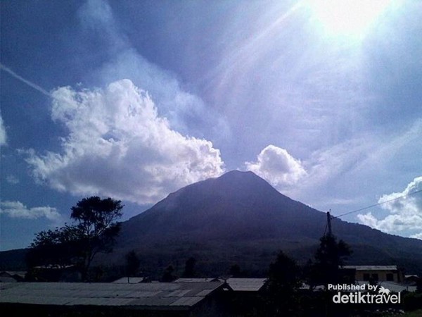 Kecantikan di Balik Kegaharan Gunung Sinabung 