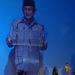 BJ Habibie: Ide Buat Pesawat Bukan dari Saya, Bukan Soeharto, dan Juga Soekarno