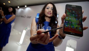    Samsung Galaxy Note 3 dan jam tangan pintar Samsung Galaxy Gear diluncurkan di Jakarta.