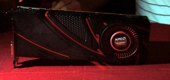 Untuk kelengkapan port, Radeon R9 290X memiliki dua DVI-D ports, sebuah HDMI dan DisplayPort. VGA ini juga sudah mendukung out put gambar 4K dan dukungan Eyefinity hingga 6 layar.
